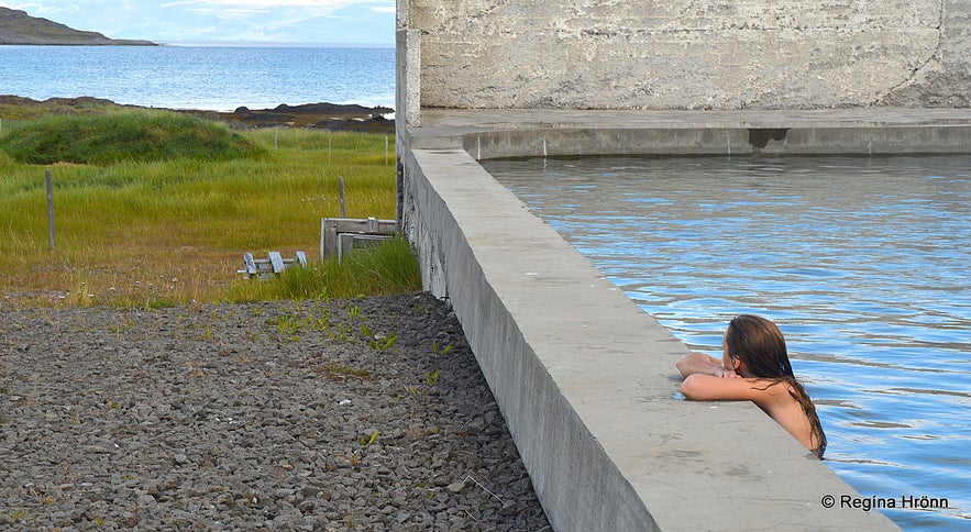 Regína in Reykjaneslaug hot swimming pool 