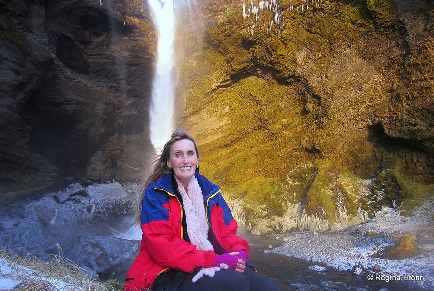 Regína in front of Kvernufoss waterfall