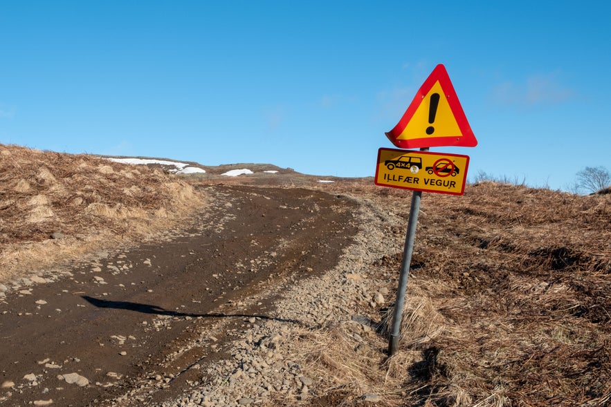 Auf dieser Strasse ist ein 4x4-Fahrzeug zwingend(!) vorgeschrieben