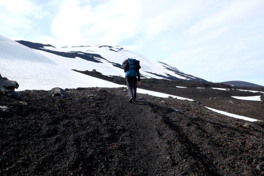 Schneefelder in den höhreren Lagen an der Hekla