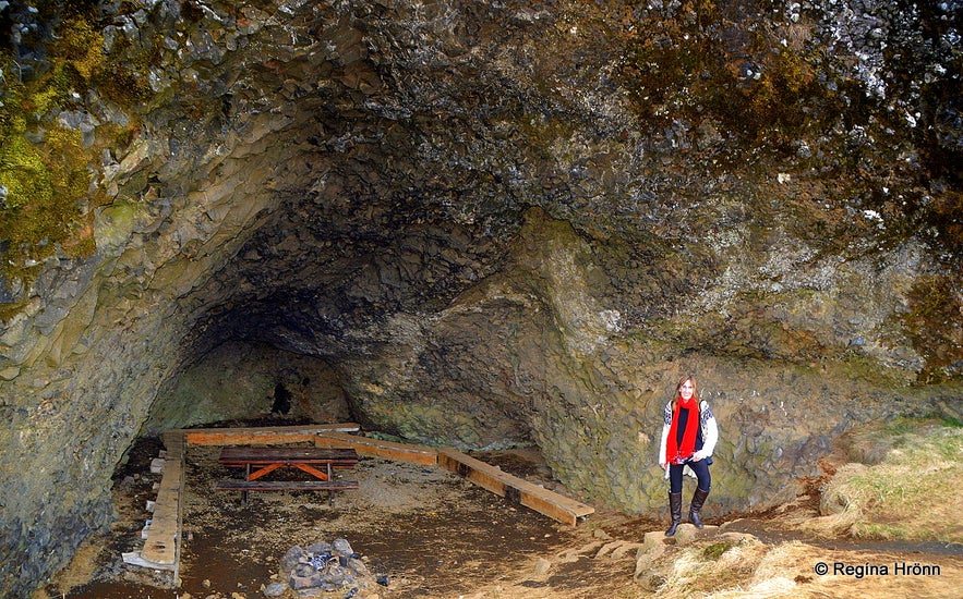 Regína in Stóri-Hellir cave in Hellisskógur forest