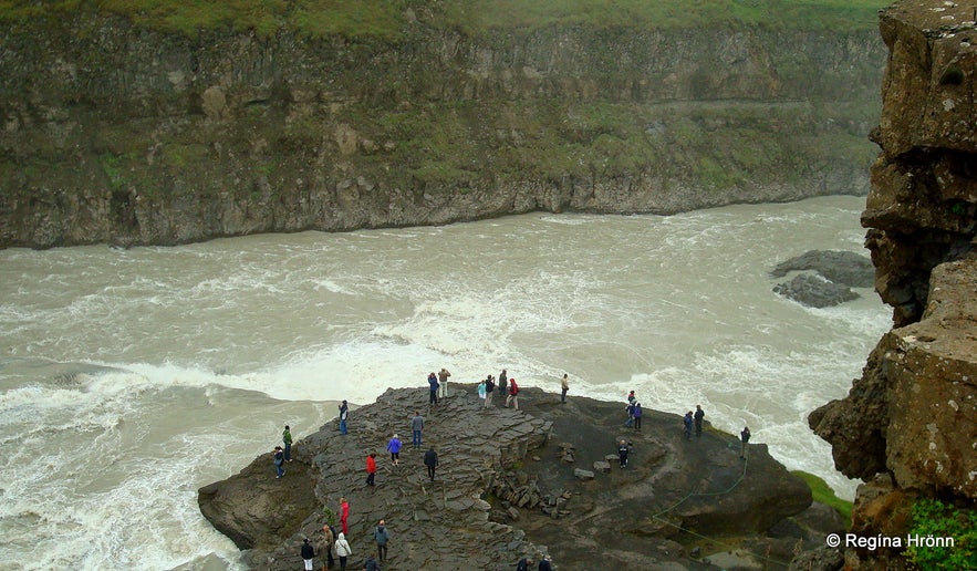 People by Gullfoss waterfall