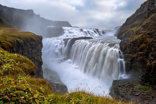 La brillante "cascata d'oro", la cascata Gullfoss, ampiamente considerata la seconda più potente d'Europa.