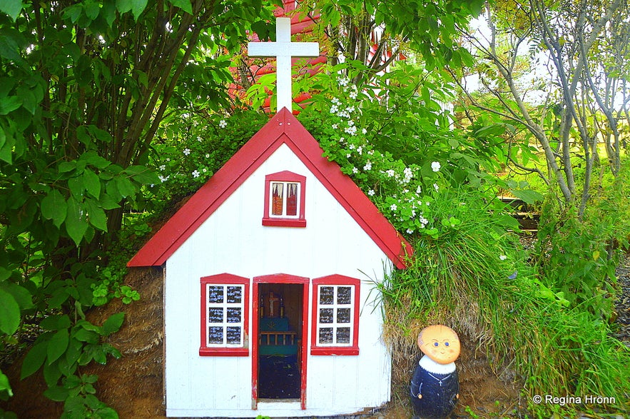 A miniature replica of a turf church in the garden of Jólahúsið