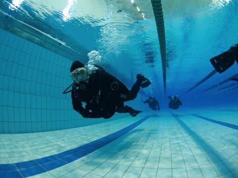 PADI Dry Suit Diver Course with 1 Pool Session & 2 Open Water Dives from Reykjavik