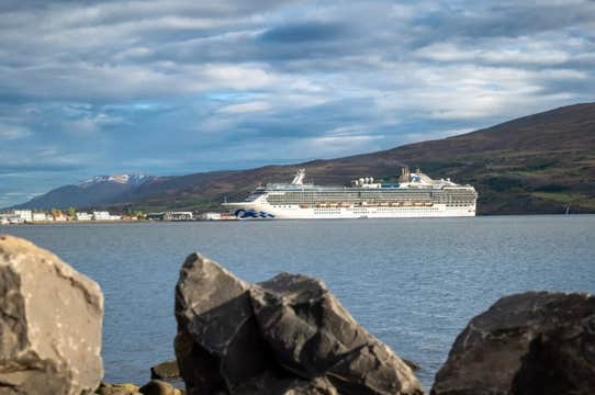 Relaxing 4.5-Hour Godafoss Waterfall and Geothermal Baths Tour From Husavik Port