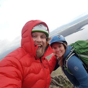 Exhilarating 12-Hour Rock Climbing & Hiking Day Tour on Mount Skessuhorn