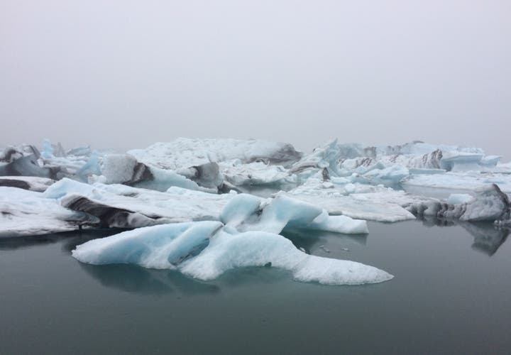独特な雰囲気のヨークルスアゥルロゥン氷河湖