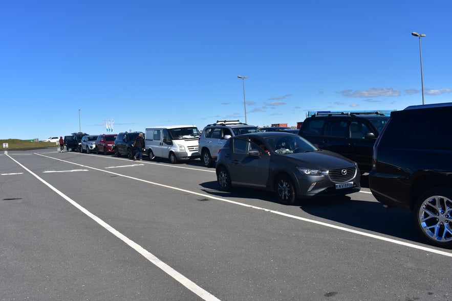 Warten auf die Überfahrt nach Vestmannaeyjar.