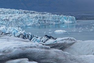 O this tour you will learn about the process of calving where ice from the glacier breaks away into Jökulsárlón glacier lagoon.
