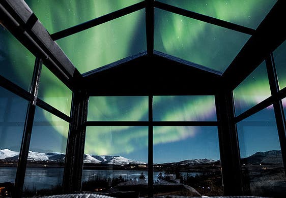 冰岛玻璃屋体验|夏的粉色之夜,冬的星空与极光