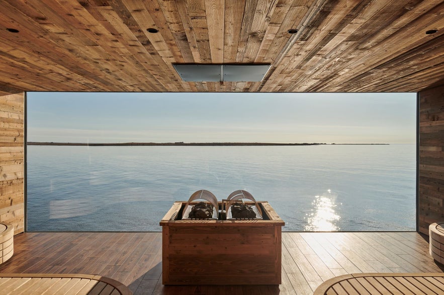 Geniet van een bezoek aan de Sky Lagoon sauna als onderdeel van het zeven stappen ritueel