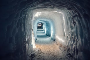 Tour nel tunnel di ghiaccio del ghiacciaio Langjokull, dal campo base