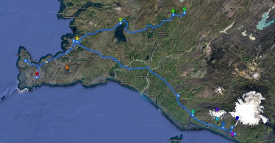 Itinerario de este Paquete de 4 Días de Aventura por el Círculo Dorado y la Costa Sur, que incluye motos de nieve y ruta de senderismo glaciar.