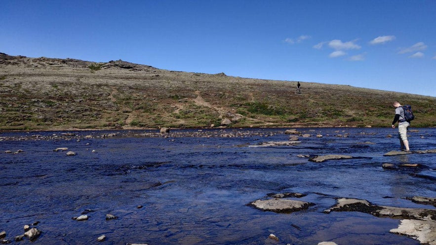 Atravesando el río