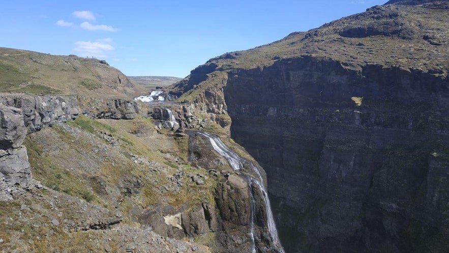 Glymur desde el otro lado del valle