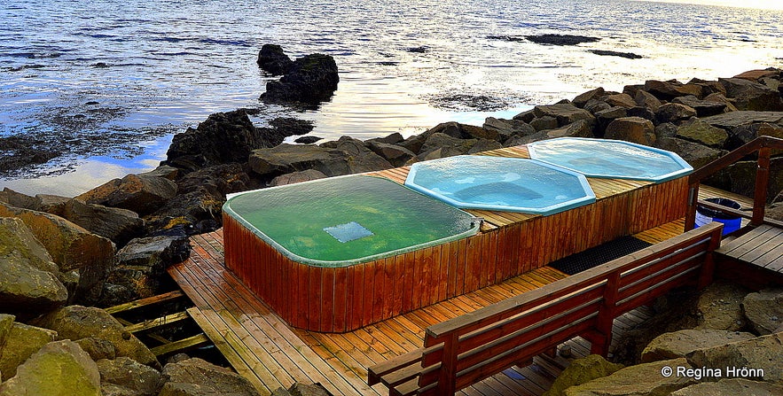 The hot tubs by the sea in Drangsnes