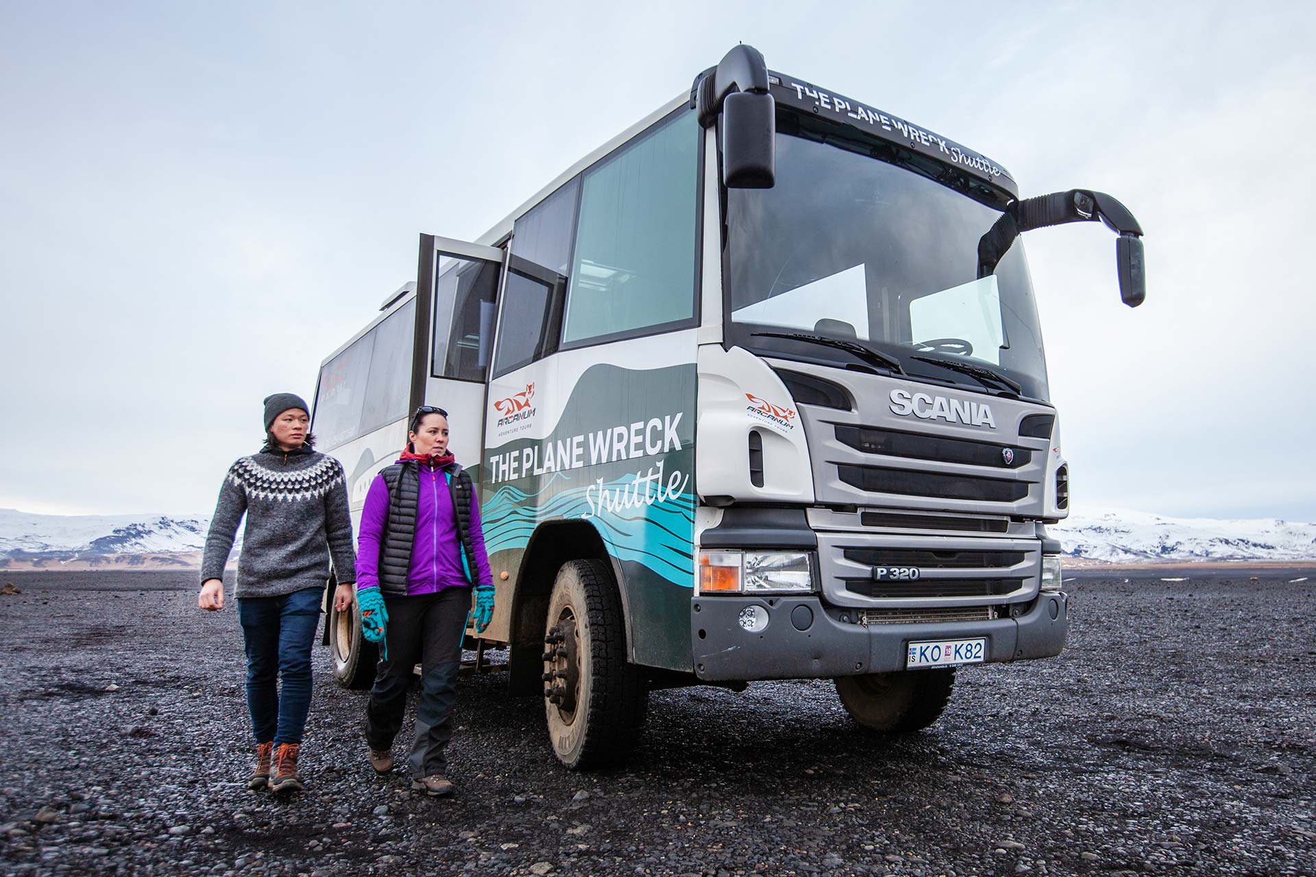 La navette est équipée pour gérer le terrain rocheux.