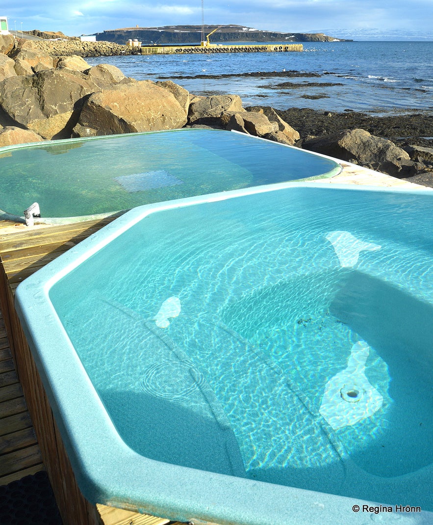 The hot tubs by the sea in Drangsnes