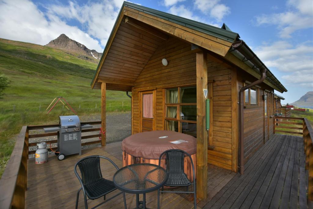 솔브레카 게스트하우스 앤 홀리데이 홈 | Solbrekka Guesthouse and Holiday Homes