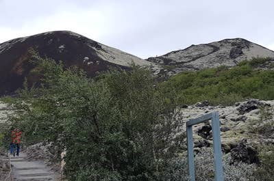 Hraunfossar er en række vandfald, der vælter ud af porøs lavasten.