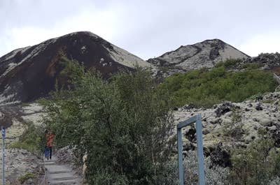 Hraunfossar er en række vandfald, der vælter ud af porøs lavasten.