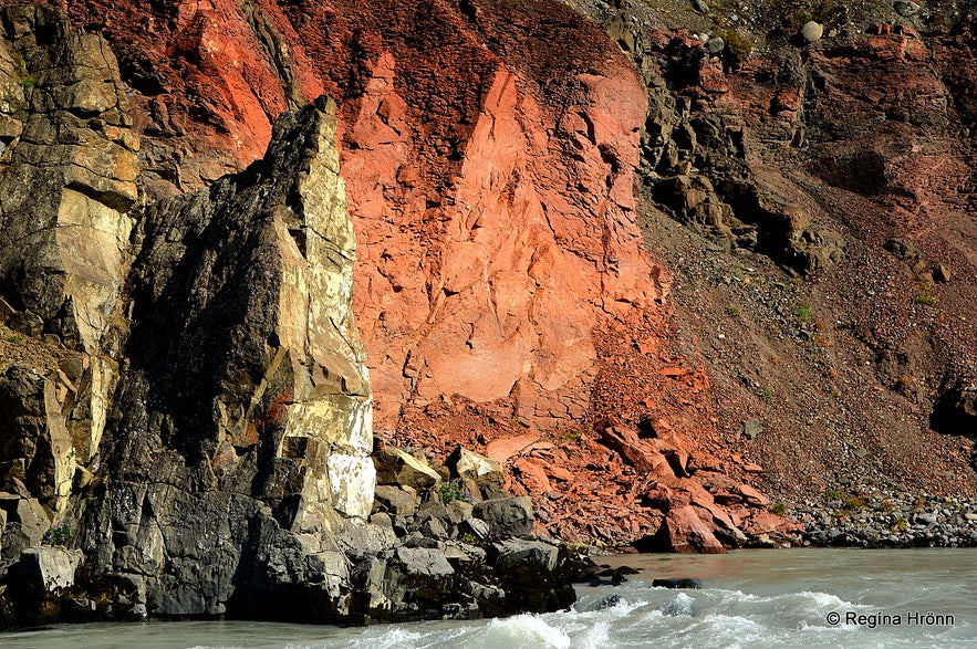 The gorge by Austari-Jökulsá is so beautiful