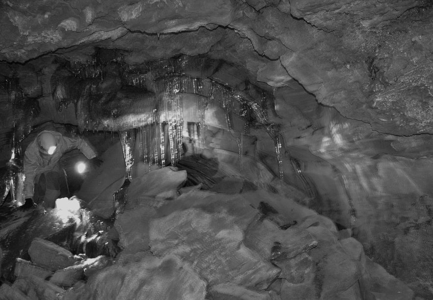 ESPELEOLOGÍA A LA CUEVA DE LAVA LEIDARENDI Y PASEO A CABALLO 