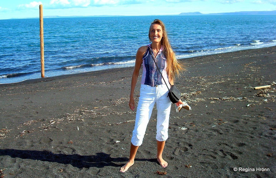 Visiting the Fjallahöfn beach on a sunny summer day - 