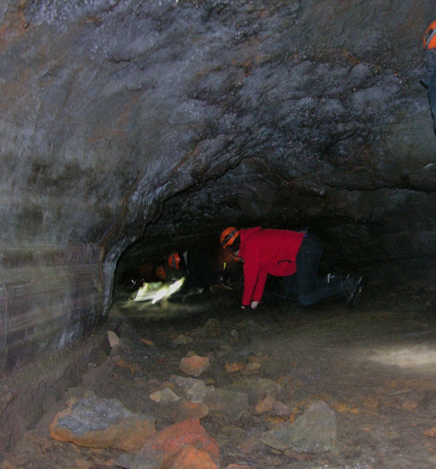 ESPELEOLOGÍA A LA CUEVA DE LAVA LEIDARENDI Y PASEO A CABALLO 