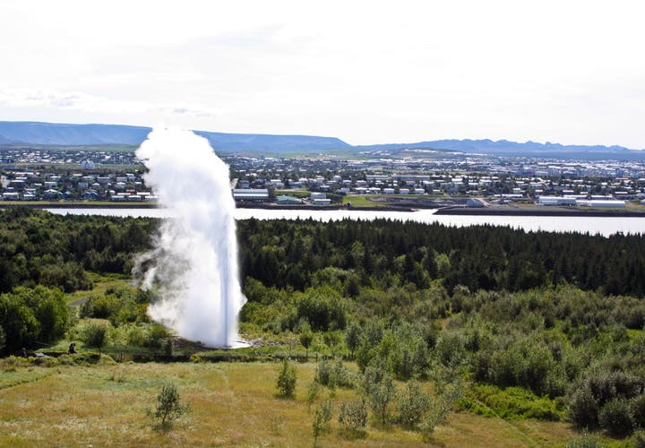 冰岛首都珍珠楼前的Oskuhlid公园