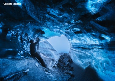 Isfjell skyller opp på den imponerende Diamantstranden i nærheten av brelagunen Jokulsarlon.