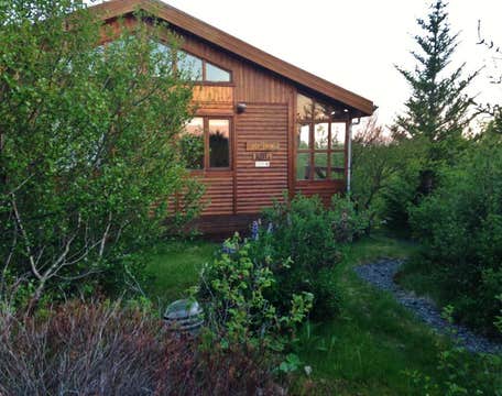 Beautiful and Cosy Holt Cottage with Hot Tub Near Borgarnes