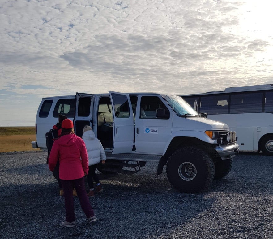 Superjeep von Guide to Iceland bei der Gletscherlagune Jökulsarlon