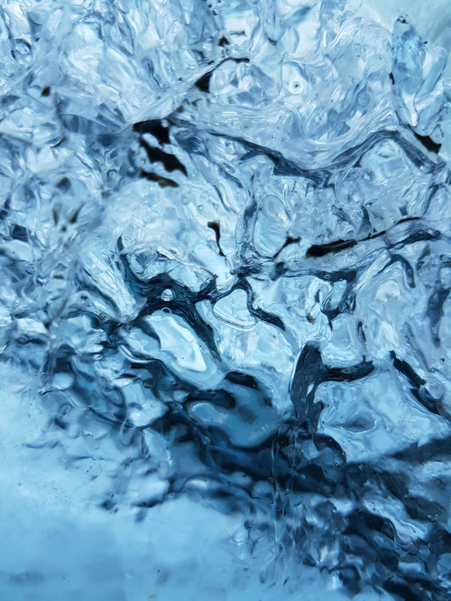 Close up von dem Eis in der Gletscherhöhle auf dem Vatnajökull.