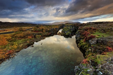 Der Thingvellir-Nationalpark, wo zwei tektonische Platten auseinander treiben.