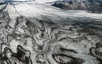 Vanuit de lucht kun je de buitenaardse schoonheid van IJsland zien.