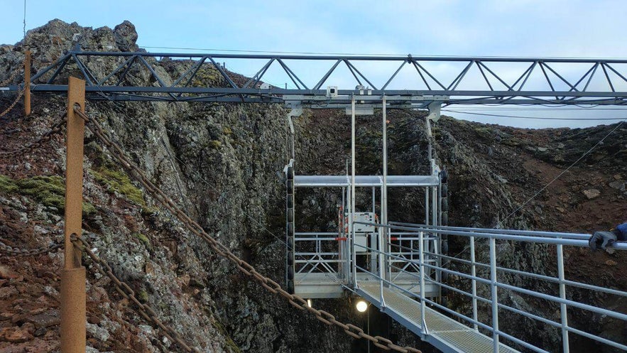 La grúa/ascensor por donde íbamos a descender al volcán