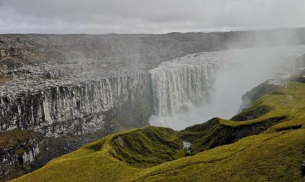 アイスランド山の中でもアイスランド東部のヴェストラホルンの山は特別な雰囲気に包まれている