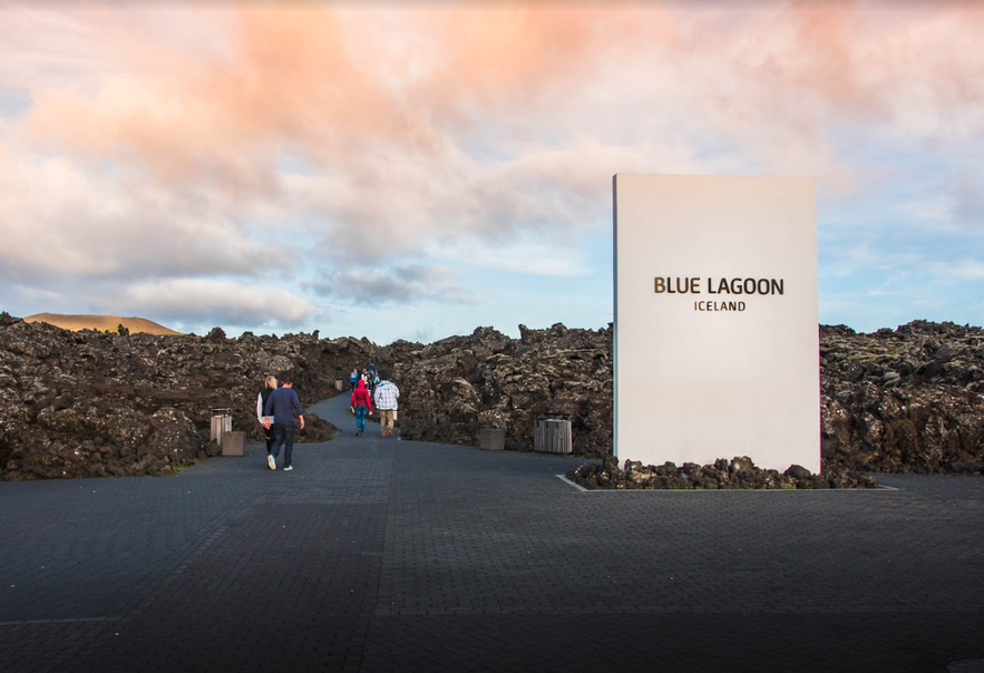 Blaue Lagune Eingang - Guide to Iceland
