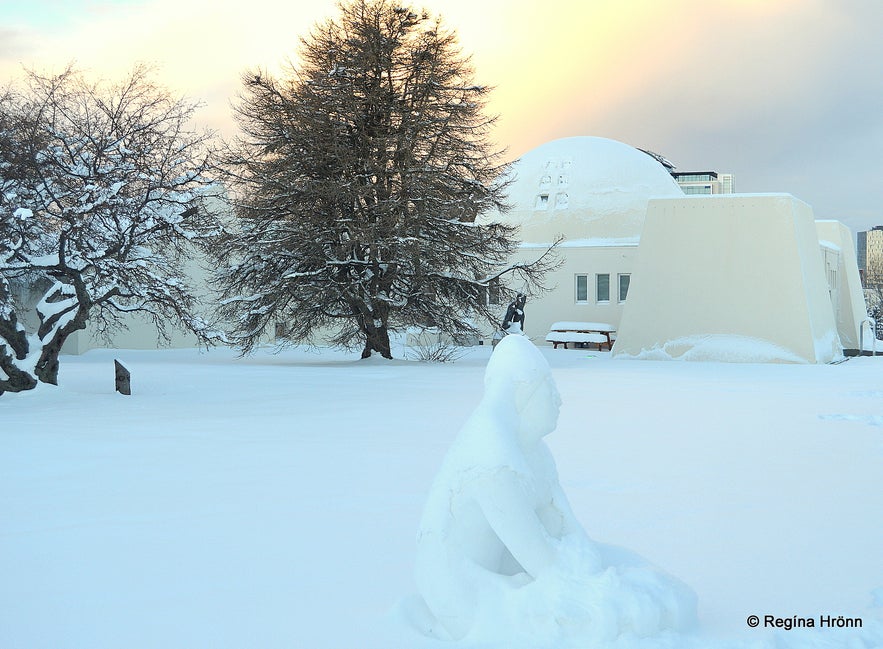 Ásmundarsafn museum in the snow