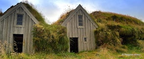 The Sisters and the Elves - Icelandic Folklore - New Year's Eve & Christmas Customs