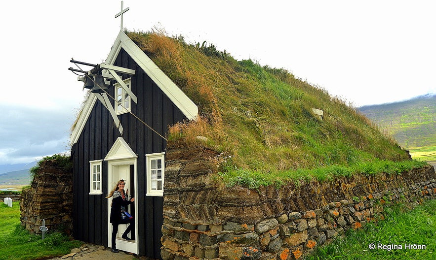 Regína at Saurbæjarkirkja turf church