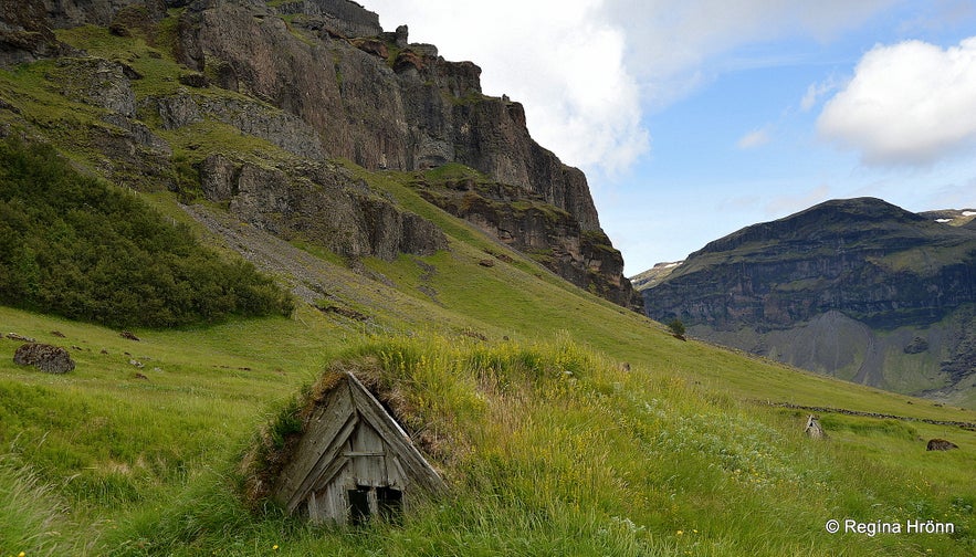 Núpsstaður turf outhouse South-Iceland