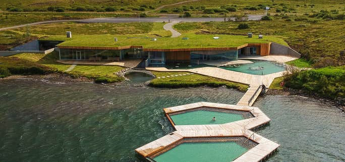 Провожаем год в геотермальных купальнях Вёк у Эгильсстадира!