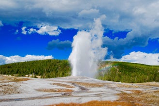 史托克间歇泉(Strokkur)是冰岛黄金圈三大景点之一