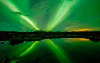 Sereno tour in barca di 2-3 ore dell'aurora boreale da Reykjavik