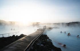 Ruta de Senderismo a la Zona Volcánica de Reykjanes con Entrada a Blue Lagoon