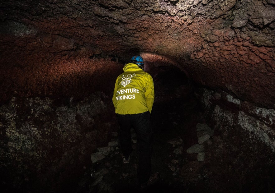 Affascinante escursione di 3 ore nelle grotte di Leiðarendi, nella penisola di Reykjanes, con transfer da Reykjavik.