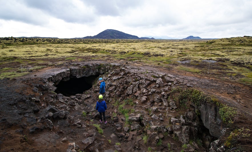 Intriguing 3-Hour Leidarendi Caving Tour in the Reykjanes Peninsula with Transfer from Reykjavik